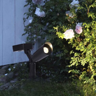 Sodo-lauko-adekoracija-zibintas-augalams-saulės-baterijos-elementai_480-60_MB_001