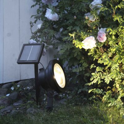 Sodo-zibintas-sviestuvas-saules-baterijos-miskosviesos